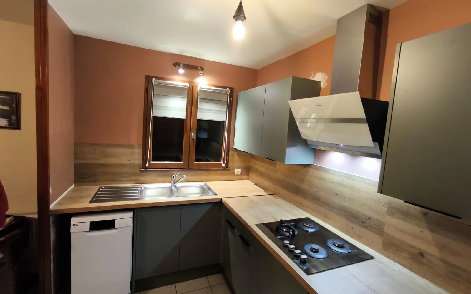 Cuisine compacte après rénovation