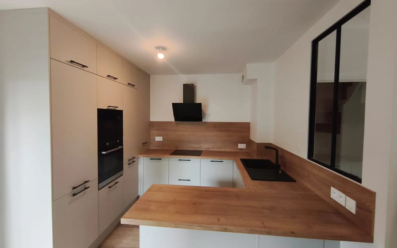 Cuisine bois et tons clairs à Toulouse 31200